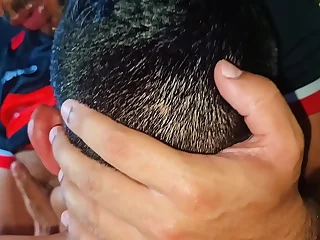 Twink Brasileiro saboroso &eacute; fodido pelos amigos depois da partida de futebol - FULL Sheer&period;